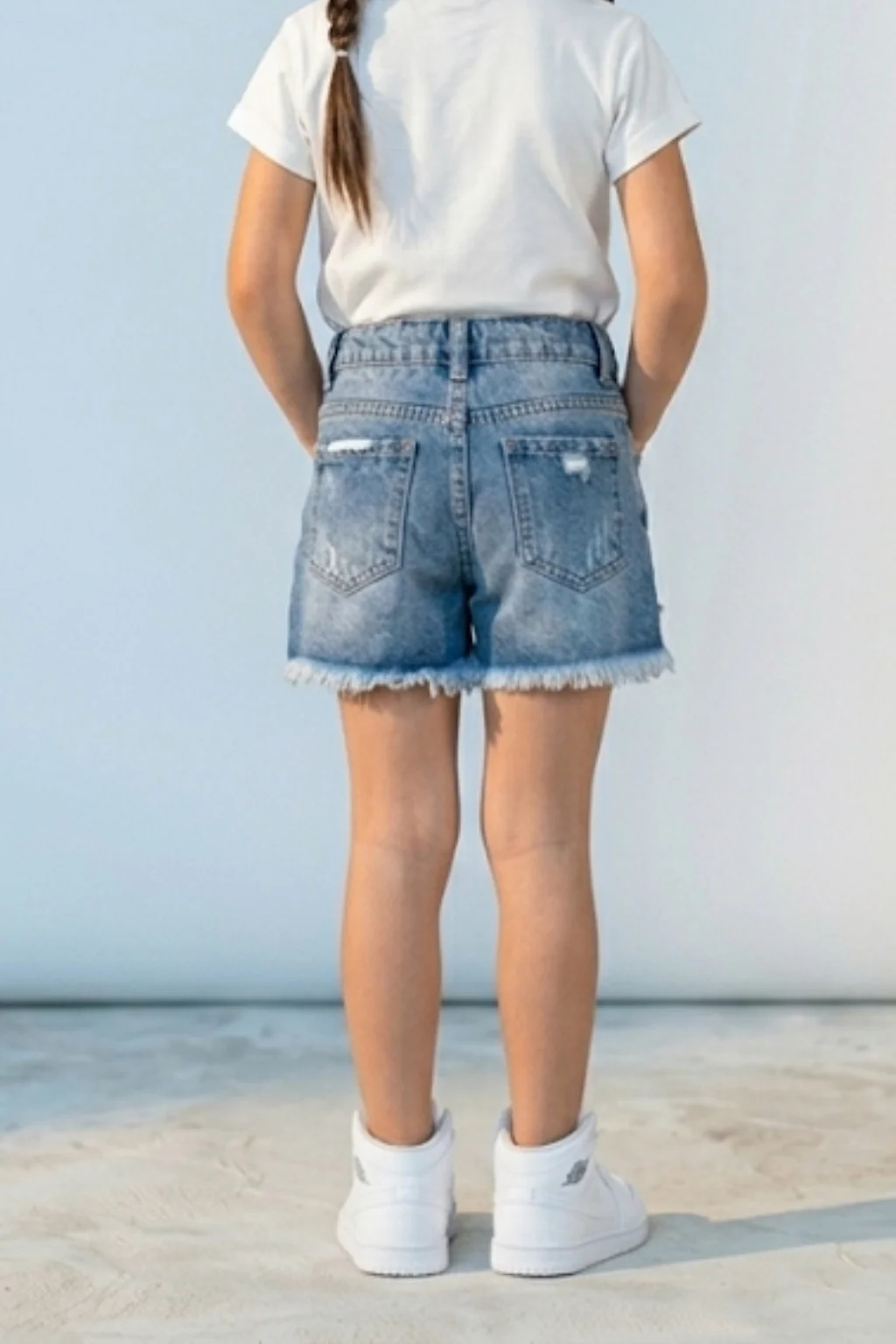 Light Blue Denim Shorts with Frayed Hem H981 - Image 2